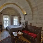 فندق Kelebek Cave 3*